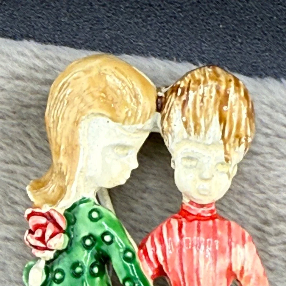 Vintage Couple Brooch Enamel Pendant‎ Bale Signed